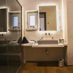 Edward Rooms&wellness