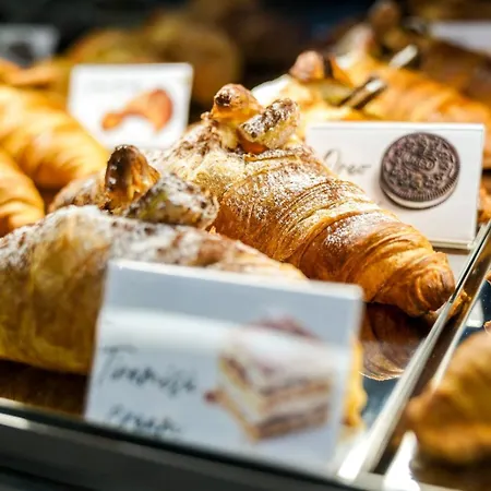 Edward & Wellness Oda ve Kahvaltı Trani